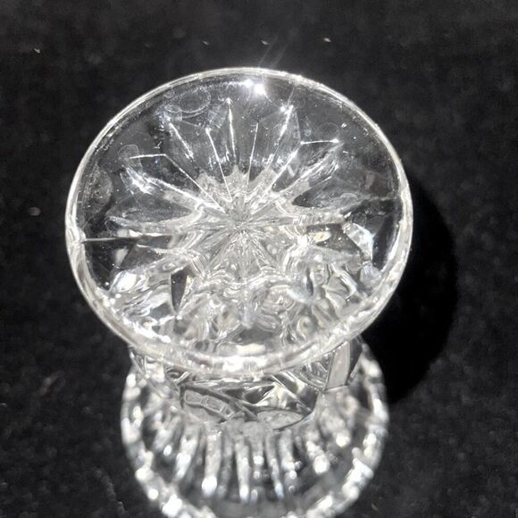 Crystal Clear Industries Pinwheel 4" Bud vase - Picture 6 of 7